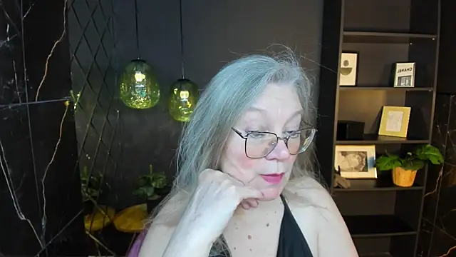 NataliMellow online show from April 28, 2026, 1:15 pm