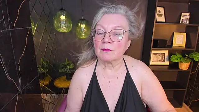 NataliMellow online show from May 1, 2026, 1:27 pm