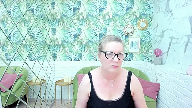 Snapshot of LeaPure chatting on April 7, 2026, 4:20 pm LeaPure online show from April 7, 2026, 4:20 pm