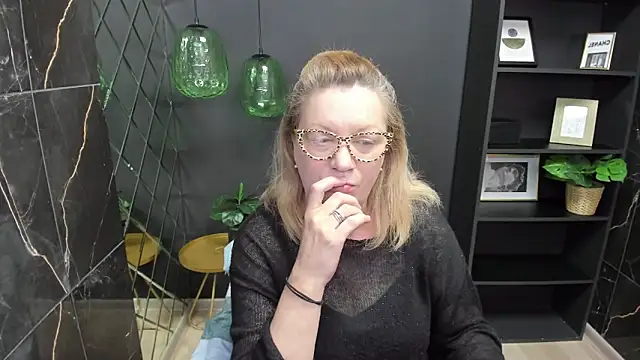 Snapshot of LeaPure chatting on March 1, 2025, 5:09 am LeaPure online show from March 1, 2025, 5:09 am