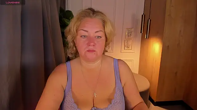 JenniferLight online show from September 28, 2025, 8:05 pm