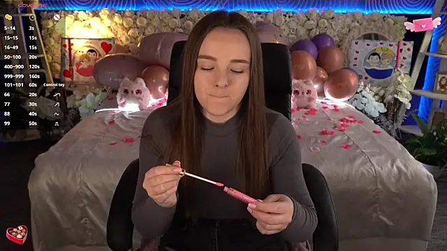 FoxyShy online show from March 4, 2026, 6:32 am