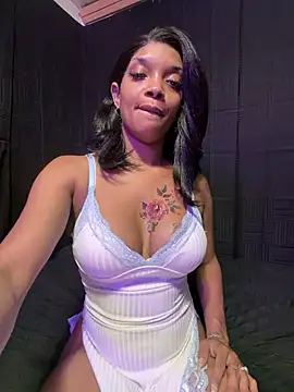 Snapshot of Rakiyahcharms chatting on July 19, 2026, 5:32 pm Rakiyahcharms online show from July 19, 2026, 5:32 pm