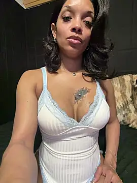Snapshot of Rakiyahcharms chatting on May 30, 2026, 9:48 am Rakiyahcharms online show from May 30, 2026, 9:48 am