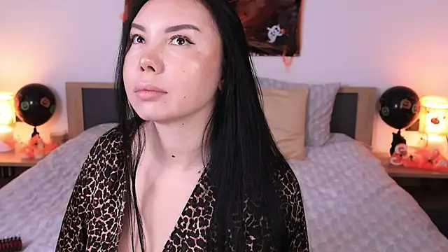 Snapshot of Leila__Sweet chatting on October 19, 2025, 7:00 am Leila Sweet online show from October 19, 2025, 7:00 am