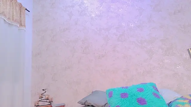 Snapshot of cristinapuerta_ chatting on June 19, 2026, 11:38 am cristinapuerta online show from June 19, 2026, 11:38 am