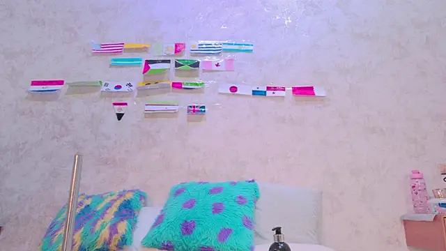 Snapshot of cristinapuerta_ chatting on June 20, 2026, 11:37 am cristinapuerta online show from June 20, 2026, 11:37 am