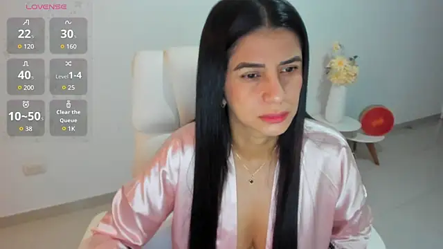 Snapshot of renata_t_ chatting on November 2, 2025, 10:09 am renata t online show from November 2, 2025, 10:09 am