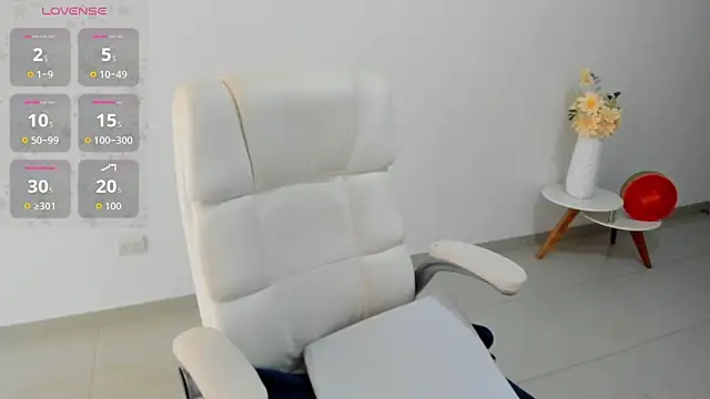 Snapshot of renata_t_ chatting on October 25, 2025, 11:09 am renata t online show from October 25, 2025, 11:09 am