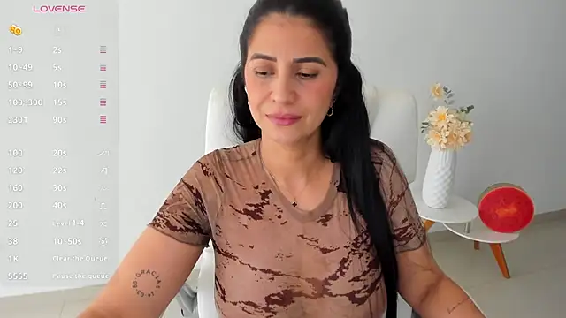 Snapshot of renata_t_ chatting on October 9, 2025, 8:20 pm renata t online show from October 9, 2025, 8:20 pm