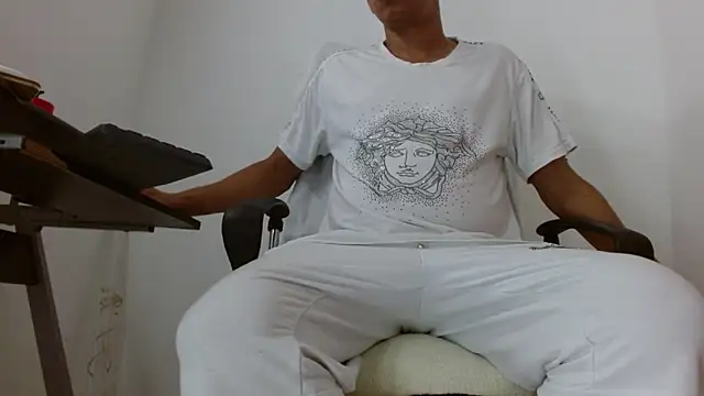 bigcock bum22 online show from January 29, 2025, 12:54 am