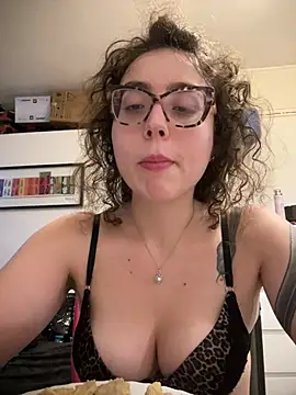 ladyturtle online show from August 3, 2026, 11:53 pm