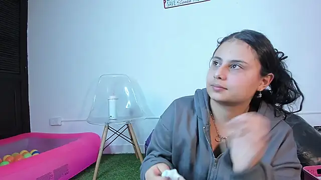 Snapshot of AbbyTaylorr chatting on November 25, 2025, 9:04 pm AbbyTaylorr online show from November 25, 2025, 9:04 pm