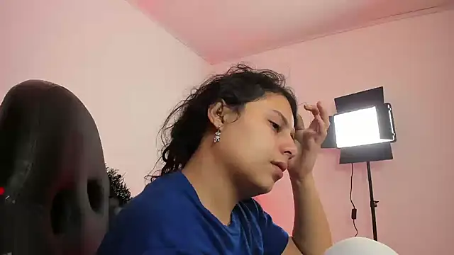 Snapshot of AbbyTaylorr chatting on November 28, 2025, 5:57 pm AbbyTaylorr online show from November 28, 2025, 5:57 pm