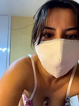 Snapshot of White-Petite chatting on January 8, 2026, 2:12 pm White-Petite online show from January 8, 2026, 2:12 pm