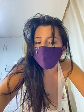 Snapshot of White-Petite chatting on February 21, 2026, 8:44 pm White-Petite online show from February 21, 2026, 8:44 pm