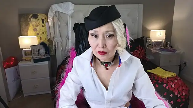 RoxalanaStar online show from April 23, 2026, 6:42 pm
