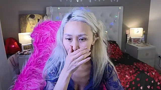 RoxalanaStar online show from February 20, 2026, 10:22 pm