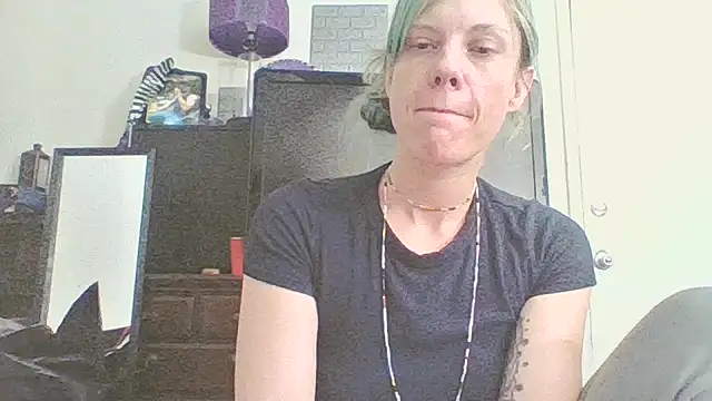 Snapshot of TheDaisyChaos chatting on April 22, 2026, 5:58 am TheDaisyChaos online show from April 22, 2026, 5:58 am