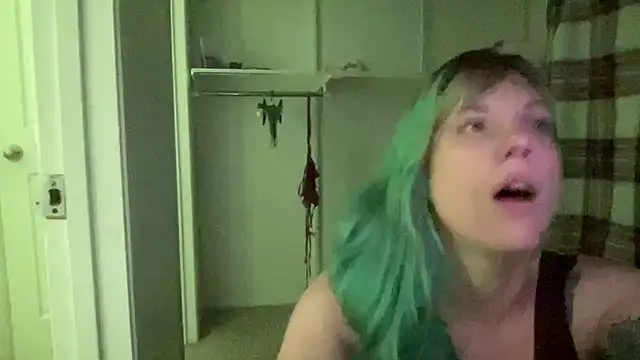 Snapshot of TheDaisyChaos chatting on May 7, 2026, 2:05 am TheDaisyChaos online show from May 7, 2026, 2:05 am