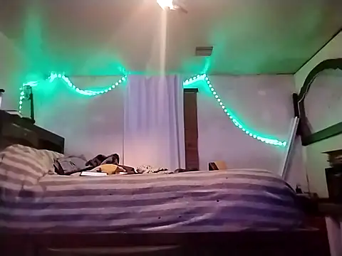 Snapshot of ThickDMatty@xh chatting on February 4, 2025, 12:40 am ThickDMattyxh online show from February 4, 2025, 12:40 am