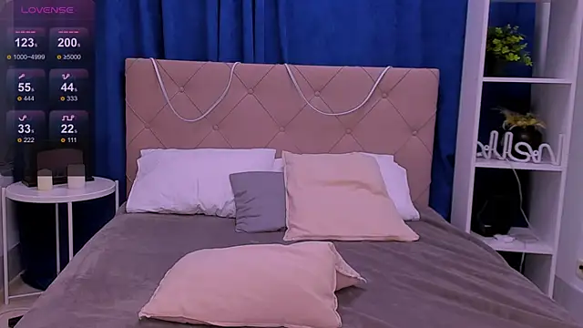 Snapshot of Janie_JJ_Curvie chatting on March 1, 2026, 12:54 am Janie JJ Curvie online show from March 1, 2026, 12:54 am