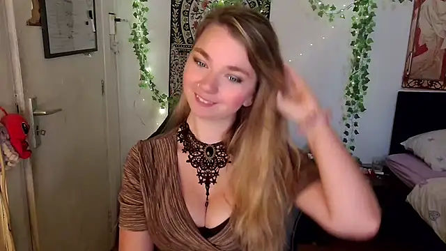 Thegirlbehindthemask online show from June 10, 2026, 5:03 pm