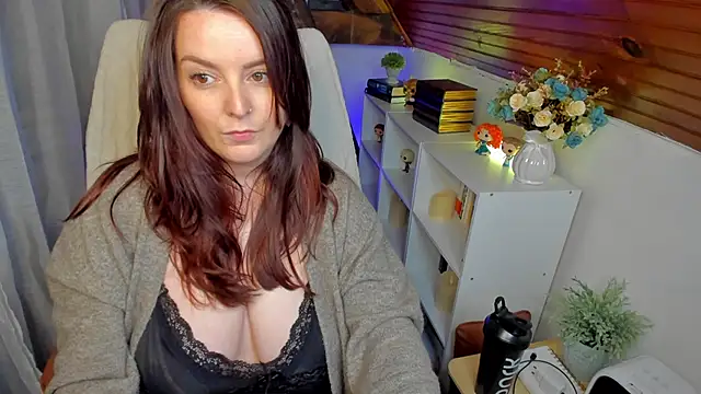 Snapshot of ErinMarshall chatting on February 12, 2025, 4:00 pm ErinMarshall online show from February 12, 2025, 4:00 pm