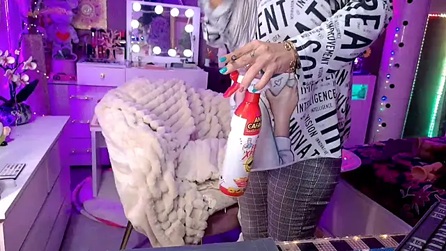 misscectito13 online show from October 12, 2025, 1:23 pm