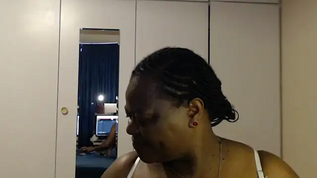 Snapshot of MatureBoobsDiva chatting on November 1, 2025, 2:44 pm MatureBoobsDiva online show from November 1, 2025, 2:44 pm