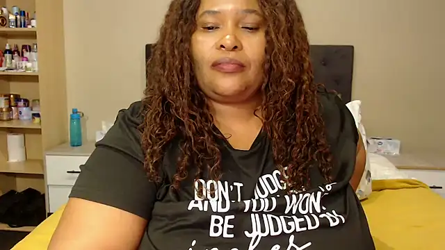 Snapshot of zandile chatting on June 25, 2026, 5:12 am zandile online show from June 25, 2026, 5:12 am