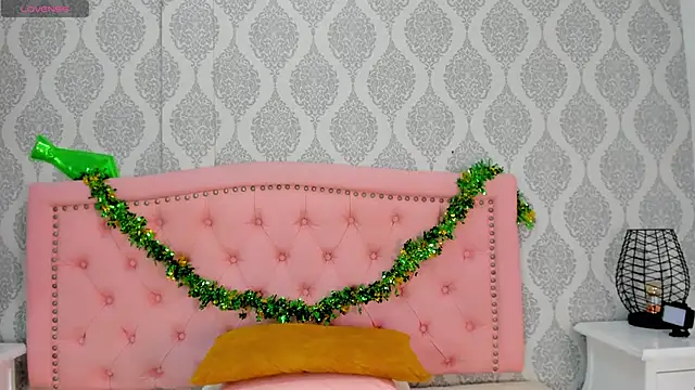 Princsgirl  online show from March 17, 2026, 7:28 pm