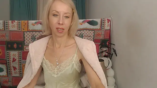 LuxuryNika online show from November 5, 2025, 2:09 pm