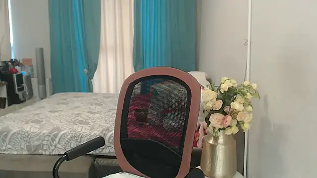 Snapshot of LuxuryNika chatting on July 25, 2026, 3:29 pm LuxuryNika online show from July 25, 2026, 3:29 pm
