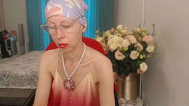 Snapshot of LuxuryNika chatting on July 20, 2026, 9:27 am LuxuryNika online show from July 20, 2026, 9:27 am