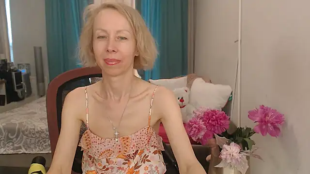 LuxuryNika online show from June 12, 2026, 2:04 pm