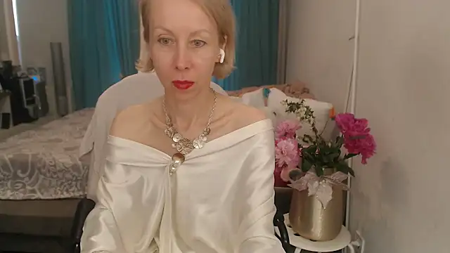 LuxuryNika online show from June 10, 2026, 2:51 pm
