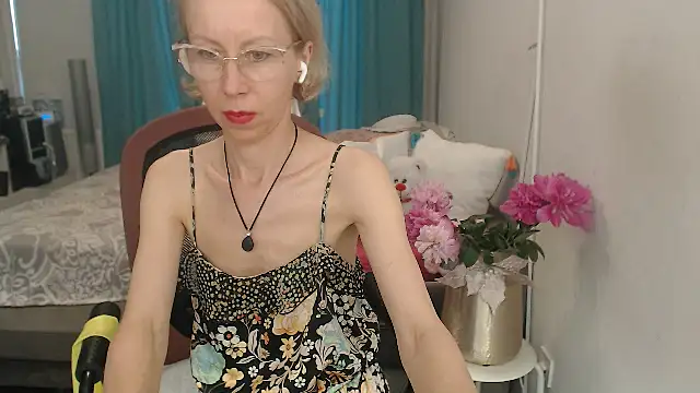 LuxuryNika online show from June 11, 2026, 4:04 pm