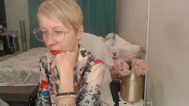 Snapshot of LuxuryNika chatting on June 30, 2026, 6:41 pm LuxuryNika online show from June 30, 2026, 6:41 pm