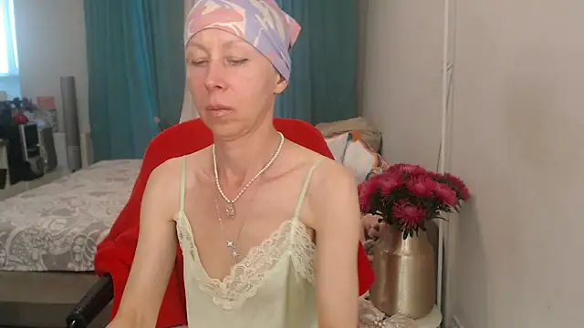 Snapshot of LuxuryNika chatting on July 28, 2026, 4:27 pm LuxuryNika online show from July 28, 2026, 4:27 pm