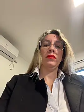 Snapshot of Gatitacarlita chatting on July 1, 2026, 11:10 am Gatitacarlita online show from July 1, 2026, 11:10 am