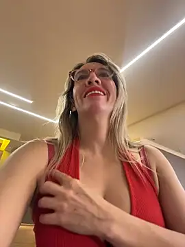 Snapshot of Gatitacarlita chatting on December 2, 2025, 10:50 am Gatitacarlita online show from December 2, 2025, 10:50 am