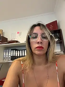 Gatitacarlita online show from March 25, 2026, 7:35 pm