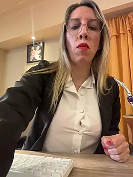 Gatitacarlita online show from April 29, 2026, 12:20 pm
