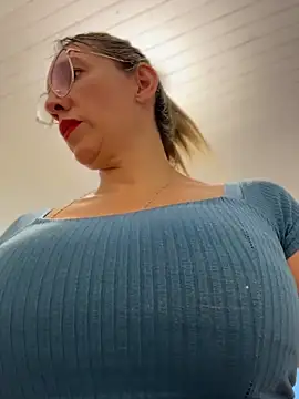 Gatitacarlita online show from May 7, 2026, 6:55 pm