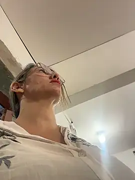 Gatitacarlita online show from April 28, 2026, 11:09 pm