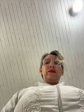 Gatitacarlita online show from May 13, 2026, 11:50 am