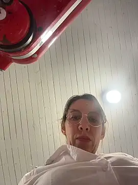 Snapshot of Gatitacarlita chatting on June 13, 2026, 6:17 pm Gatitacarlita online show from June 13, 2026, 6:17 pm