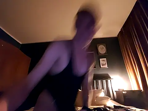 Snapshot of malpka25 chatting on October 21, 2025, 7:13 pm malpka25 online show from October 21, 2025, 7:13 pm