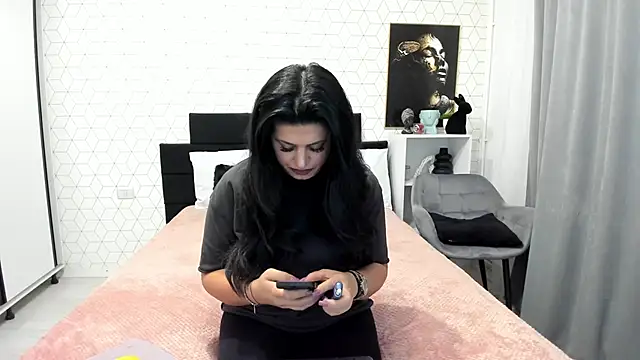 Snapshot of Heidix chatting on November 7, 2025, 4:06 am Heidix online show from November 7, 2025, 4:06 am